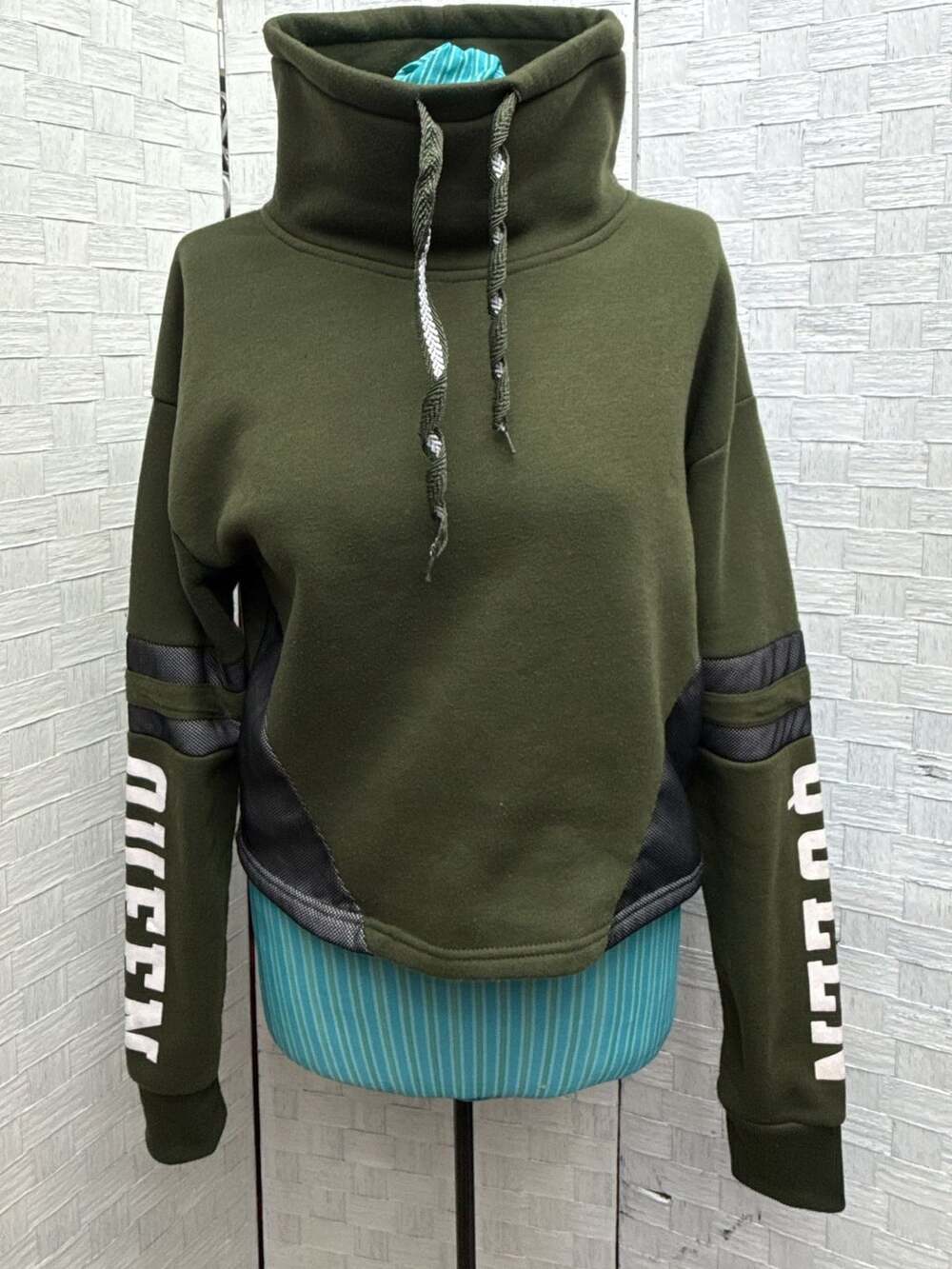 Aq-Sport Hoodie Size L Green Queen Mesh Sleeves Cowl